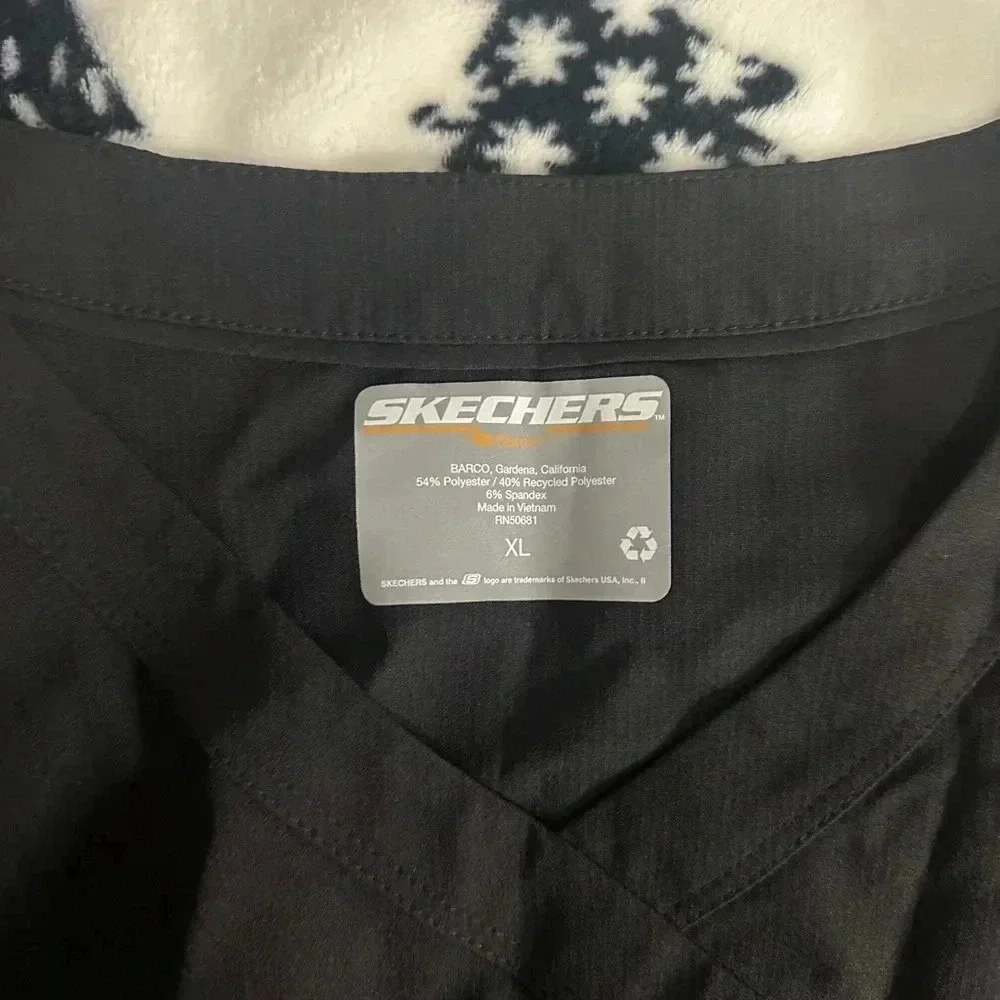Skechers scrub top size extra large - Picture 2 of 2